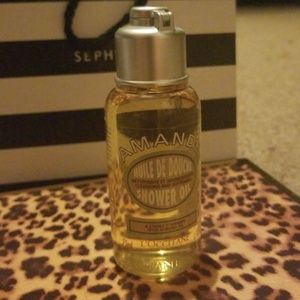 L'OCCITANE AMANDA SHOWER OIL
